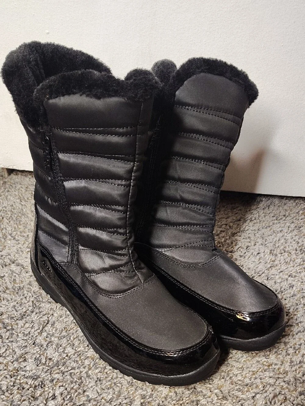 Totes Women's Black Insulated Winter Boots with Faux Fur Trim Size 10M